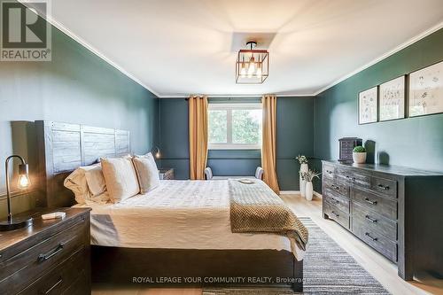 1 Oakmeadow Boulevard, Georgina, ON - Indoor Photo Showing Bedroom