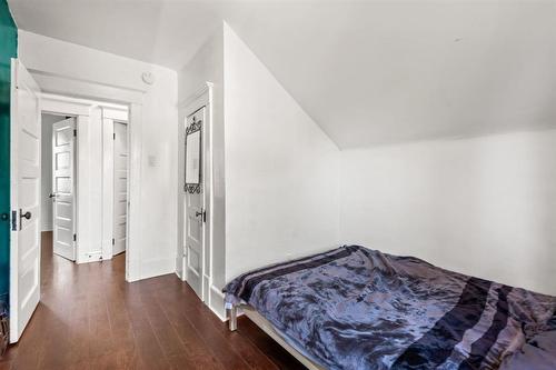 233 Hampton Street, Winnipeg, MB - Indoor Photo Showing Bedroom