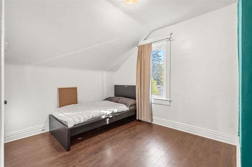 233 Hampton Street, Winnipeg, MB - Indoor Photo Showing Bedroom