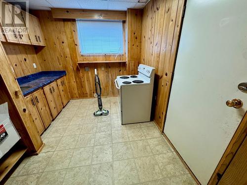 1727 Happyvale Avenue, Kamloops, BC - Indoor Photo Showing Laundry Room