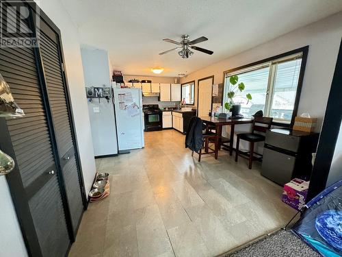 1727 Happyvale Avenue, Kamloops, BC - Indoor Photo Showing Dining Room