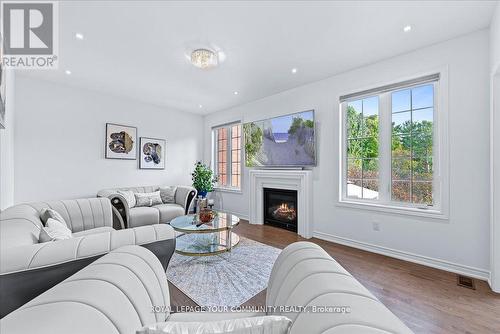 577 Clifford Perry Place, Newmarket, ON - Indoor Photo Showing Living Room With Fireplace