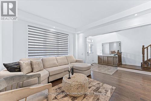 577 Clifford Perry Place, Newmarket, ON - Indoor Photo Showing Living Room