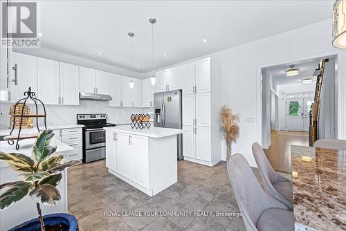 577 Clifford Perry Place, Newmarket, ON - Indoor Photo Showing Kitchen With Stainless Steel Kitchen