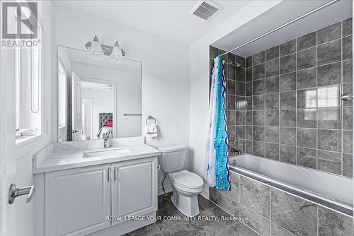 577 Clifford Perry Place, Newmarket, ON - Indoor Photo Showing Bathroom