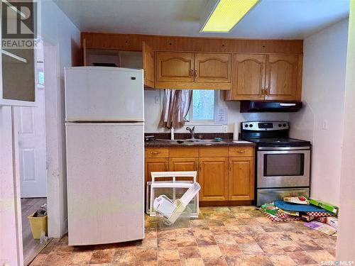 37 Wallace Avenue, Yorkton, SK - Indoor Photo Showing Kitchen With Double Sink