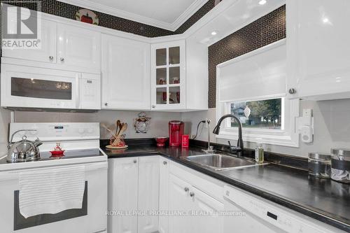 30 Kenneth Boulevard, Quinte West, ON - Indoor Photo Showing Kitchen