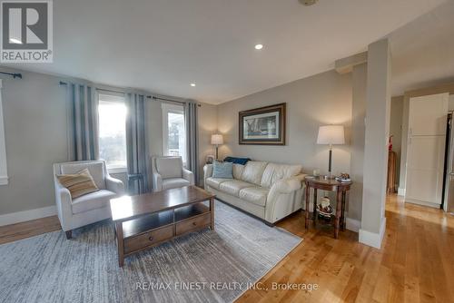 1934 Burbrook Road, Kingston (City North Of 401), ON - Indoor Photo Showing Living Room