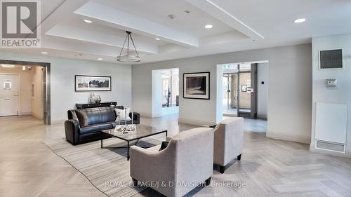 Uph01 - 245 Davisville Avenue, Toronto, ON - Indoor Photo Showing Living Room