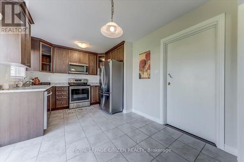 304 Van Dusen Avenue, Southgate, ON - Indoor Photo Showing Kitchen