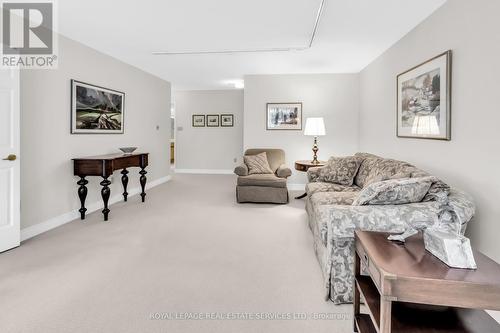 603 - 130 Carlton Street, Toronto, ON - Indoor Photo Showing Living Room