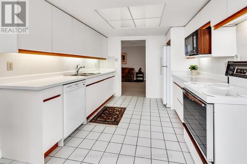 603 - 130 Carlton Street, Toronto, ON - Indoor Photo Showing Kitchen