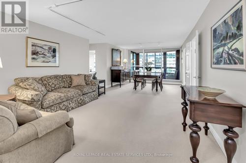 603 - 130 Carlton Street, Toronto, ON - Indoor Photo Showing Living Room