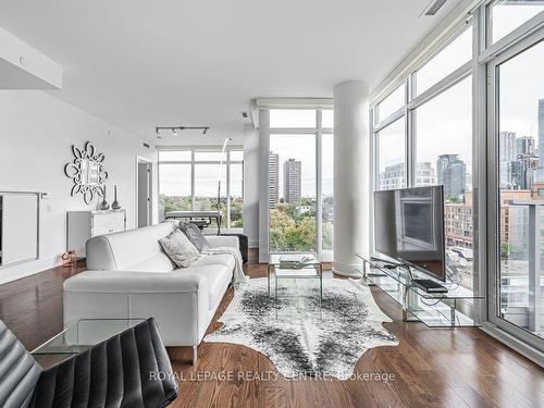 611-170 Avenue Rd, Toronto, ON - Indoor Photo Showing Living Room