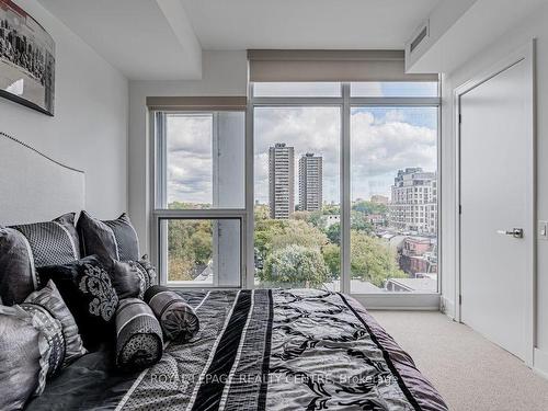 611-170 Avenue Rd, Toronto, ON - Indoor Photo Showing Bedroom