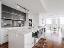 611-170 Avenue Rd, Toronto, ON  - Indoor Photo Showing Kitchen With Upgraded Kitchen 