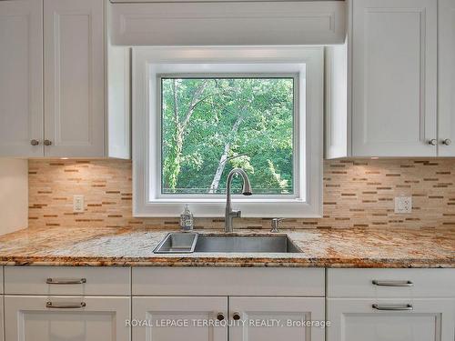 126 Forest Heights Blvd, Toronto, ON - Indoor Photo Showing Kitchen