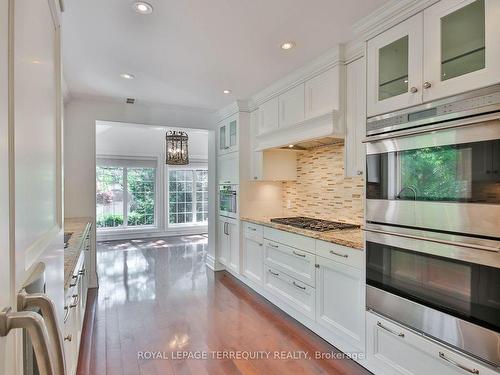 126 Forest Heights Blvd, Toronto, ON - Indoor Photo Showing Kitchen With Upgraded Kitchen