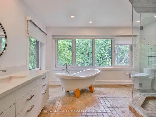 126 Forest Heights Blvd, Toronto, ON - Indoor Photo Showing Bathroom