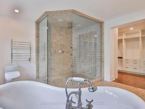 126 Forest Heights Blvd, Toronto, ON - Indoor Photo Showing Bathroom