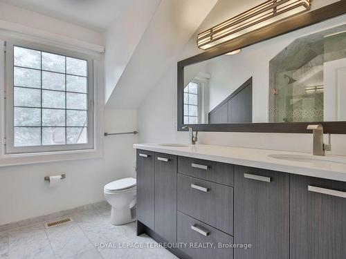 126 Forest Heights Blvd, Toronto, ON - Indoor Photo Showing Bathroom