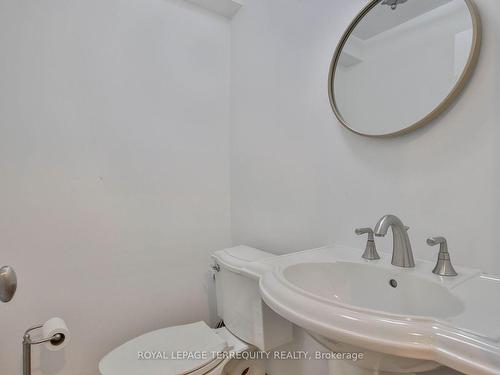 126 Forest Heights Blvd, Toronto, ON - Indoor Photo Showing Bathroom