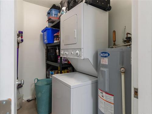 104-3089 Barons Rd, Nanaimo, BC - Indoor Photo Showing Laundry Room