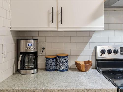 104-3089 Barons Rd, Nanaimo, BC - Indoor Photo Showing Kitchen