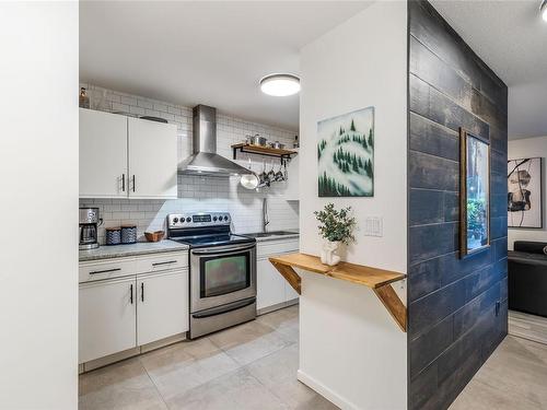 104-3089 Barons Rd, Nanaimo, BC - Indoor Photo Showing Kitchen