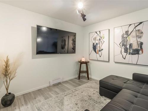 104-3089 Barons Rd, Nanaimo, BC - Indoor Photo Showing Living Room