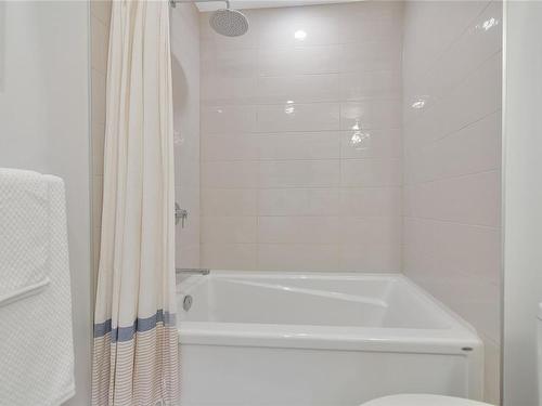 209-745 Travino Lane, Saanich, BC - Indoor Photo Showing Bathroom