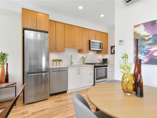 209-745 Travino Lane, Saanich, BC - Indoor Photo Showing Kitchen