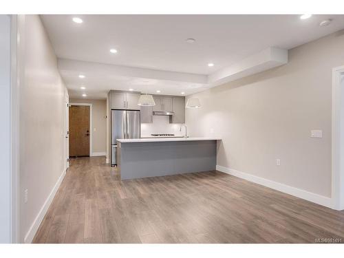 401-741 Travino Lane, Saanich, BC - Indoor Photo Showing Kitchen