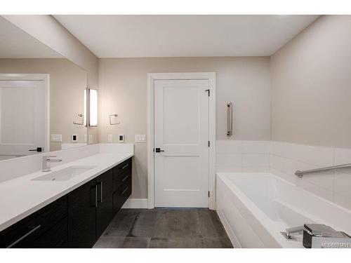 401-741 Travino Lane, Saanich, BC - Indoor Photo Showing Bathroom