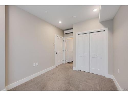 401-741 Travino Lane, Saanich, BC - Indoor Photo Showing Other Room