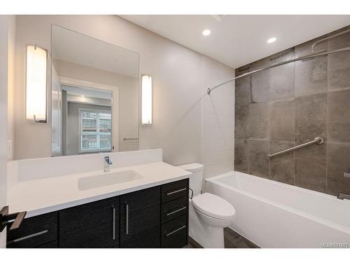 401-741 Travino Lane, Saanich, BC - Indoor Photo Showing Bathroom