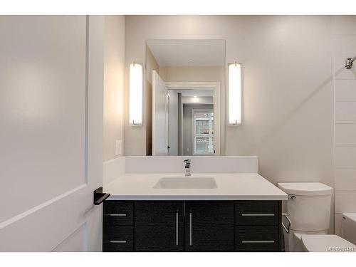 401-741 Travino Lane, Saanich, BC - Indoor Photo Showing Bathroom