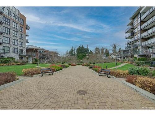 401-741 Travino Lane, Saanich, BC - Outdoor