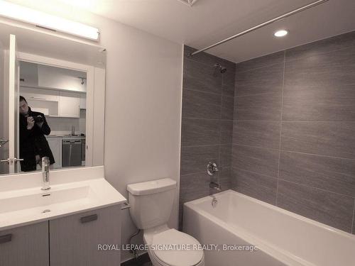 2519-275 Village Green Sq, Toronto, ON - Indoor Photo Showing Bathroom