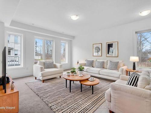 28-420 Linden Dr, Cambridge, ON - Indoor Photo Showing Living Room