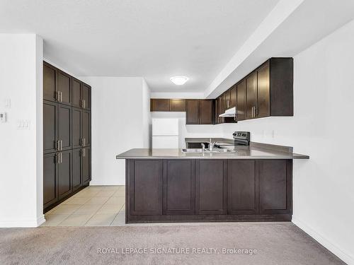 28-420 Linden Dr, Cambridge, ON - Indoor Photo Showing Kitchen With Double Sink