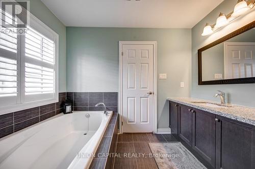 267 Sarah Cline Drive, Oakville, ON - Indoor Photo Showing Bathroom