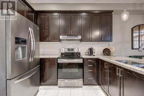 267 Sarah Cline Drive, Oakville, ON - Indoor Photo Showing Kitchen With Double Sink With Upgraded Kitchen