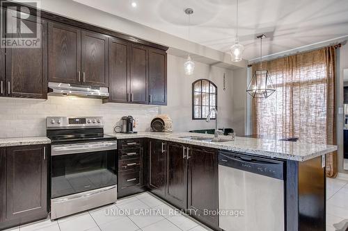 267 Sarah Cline Drive, Oakville, ON - Indoor Photo Showing Kitchen With Upgraded Kitchen