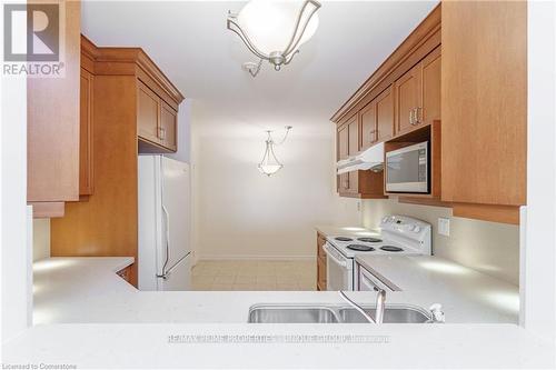 827 - 25 Austin Drive, Markham, ON - Indoor Photo Showing Kitchen With Double Sink