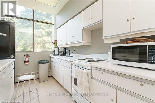 827 - 25 Austin Drive, Markham, ON - Indoor Photo Showing Kitchen