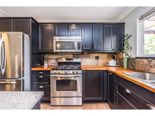 19894 68 Avenue, Langley, BC - Indoor Photo Showing Kitchen