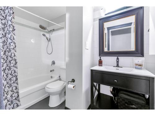 19894 68 Avenue, Langley, BC - Indoor Photo Showing Bathroom