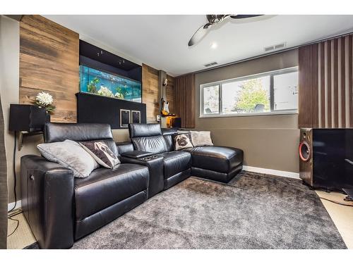 19894 68 Avenue, Langley, BC - Indoor Photo Showing Living Room