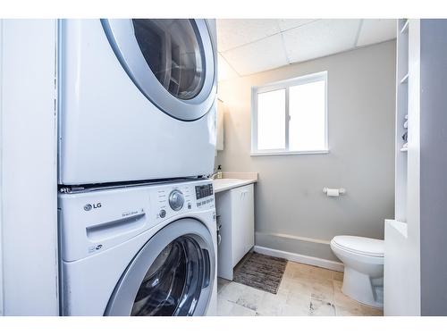 19894 68 Avenue, Langley, BC - Indoor Photo Showing Laundry Room